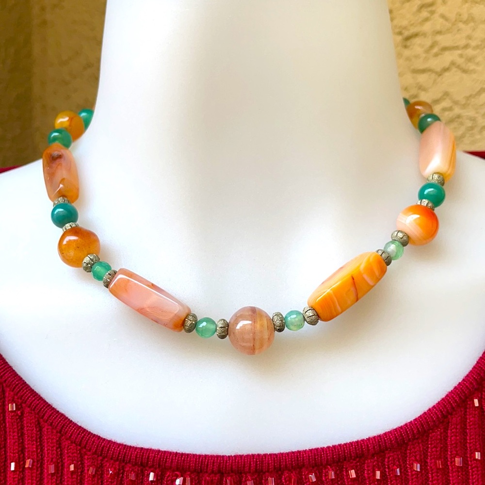Vintage multicolored agate necklace